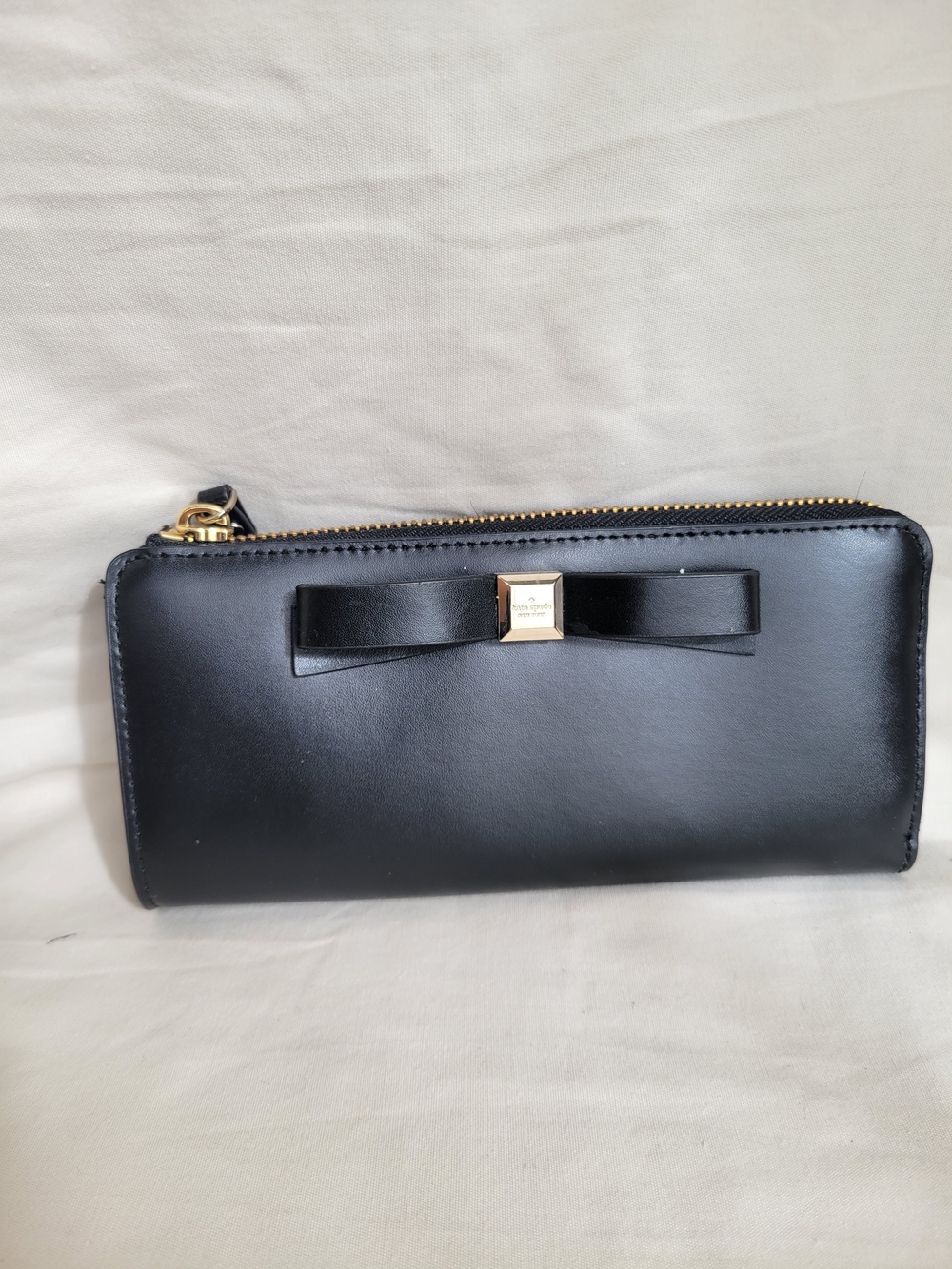 ✨ Elegant kate spade Black Bow Zip-Around Wallet ✨